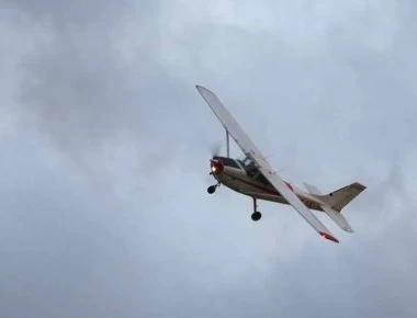 Αναγκαστική «βαριά» προσγείωση μονοκινητήριου αεροπλάνου στα Γρεβενά - «Χάσαμε τον κινητήρα στον αέρα» (βίντεο-φωτο)